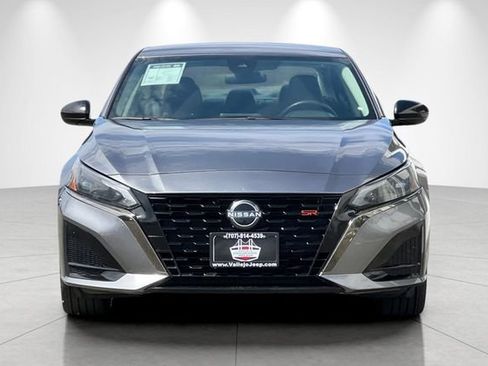 Used 2024 Nissan Altima 2.5 SR FWD image 9
