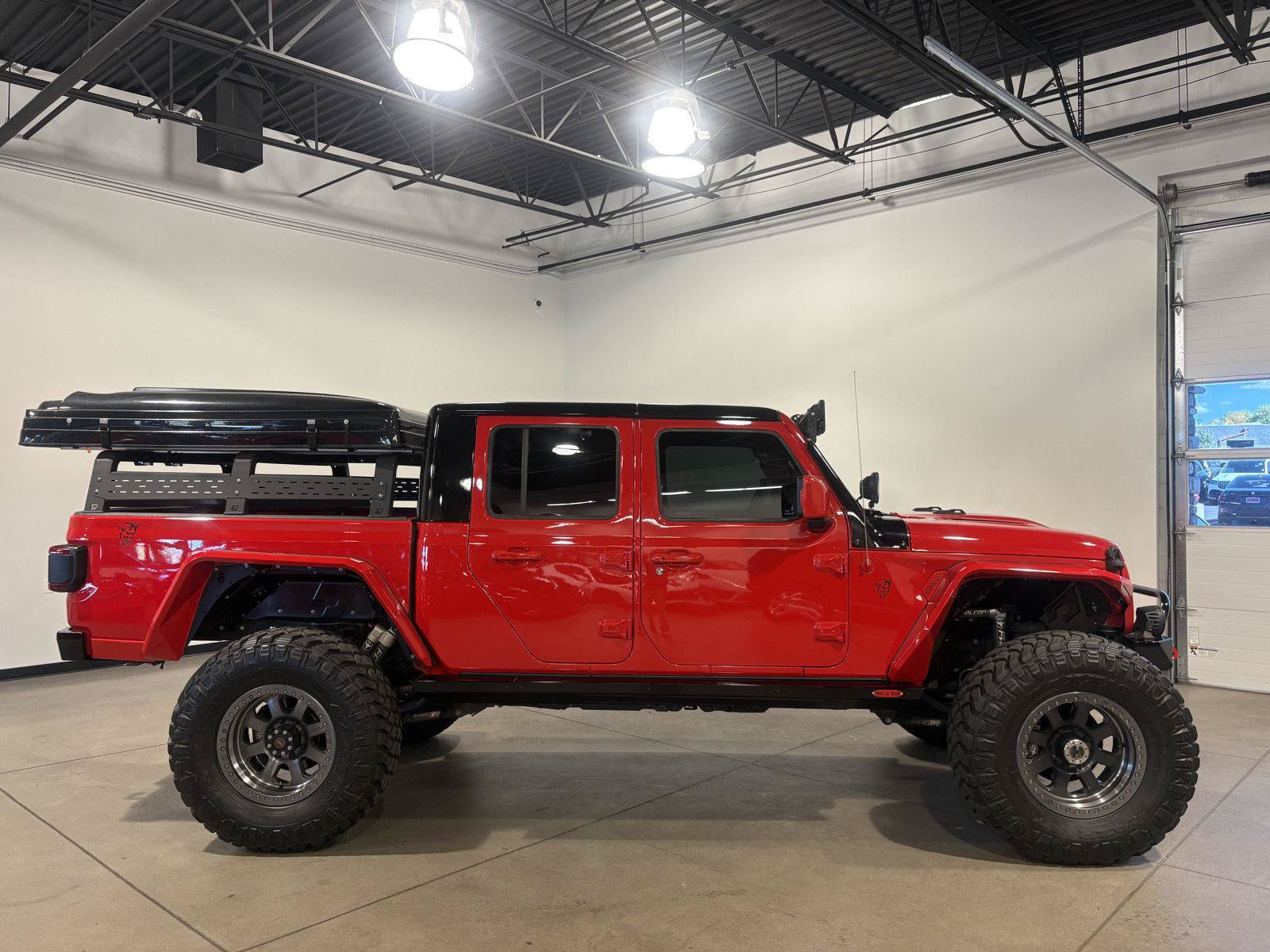 Used 2020 Jeep Gladiator Rubicon AWD/4WD image 2