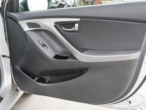 Used 2013 Hyundai Elantra Limited FWD image 9