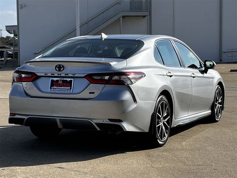 Used 2024 Toyota Camry SE image 4