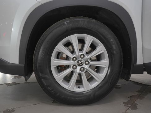 Used 2024 Toyota Grand Highlander XLE image 32