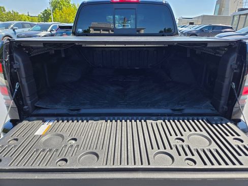 Used 2022 Nissan Frontier SV AWD/4WD image 13