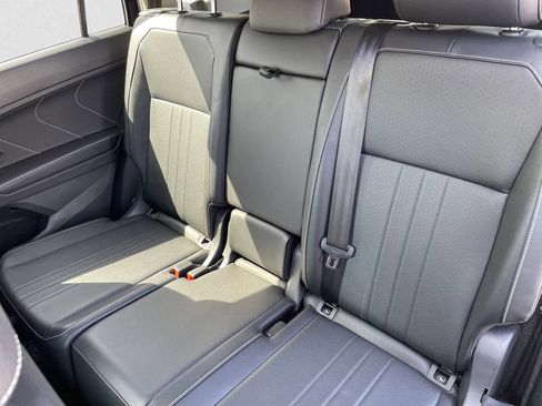 Certified 2022 Volkswagen Tiguan SE FWD image 13