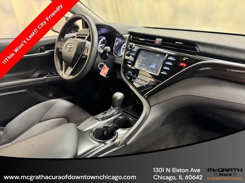 Used 2018 Toyota Camry LE image 24