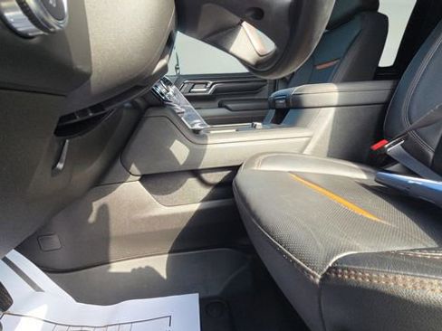 Used 2024 GMC Sierra 2500 AT4 w/ AT4 Preferred Package image 15