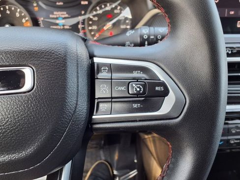 Used 2025 Jeep Compass Trailhawk AWD/4WD image 14