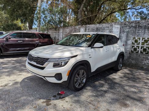 Used 2022 Kia Seltos LX AWD/4WD image 3