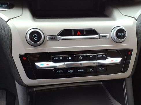 Certified 2022 Ford Explorer XLT w/ Class IV Trailer Tow Package image 21