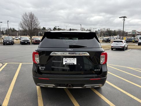 Used 2021 Ford Explorer XLT w/ Equipment Group 202A image 5