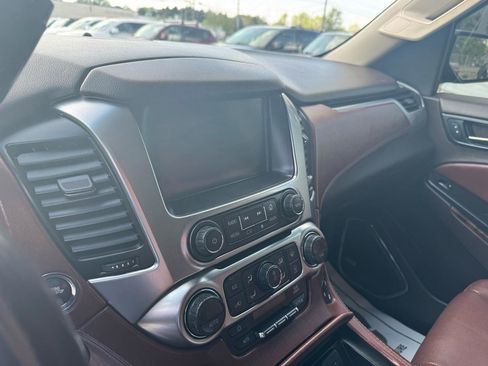 Used 2015 Chevrolet Suburban LTZ image 17
