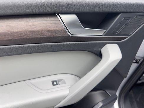 Used 2022 Audi Q5 2.0T Premium w/ Convenience Package image 39