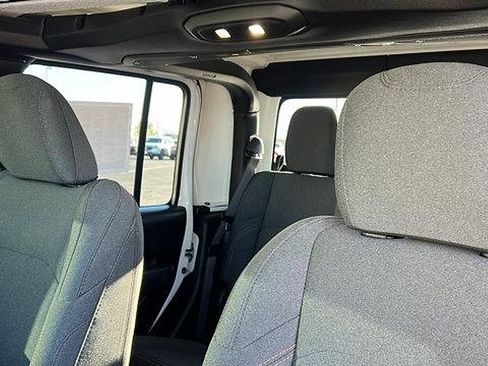 Used 2025 Jeep Gladiator Sport image 19