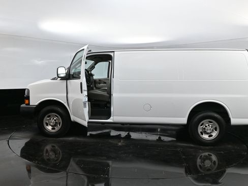 Used 2022 Chevrolet Express 2500 w/ Driver Convenience Package image 33