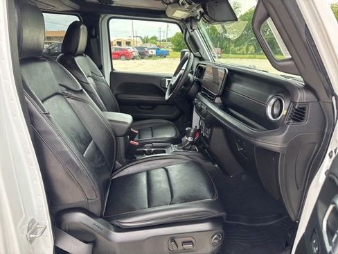 Used 2025 Jeep Wrangler Unlimited Sahara AWD/4WD image 23