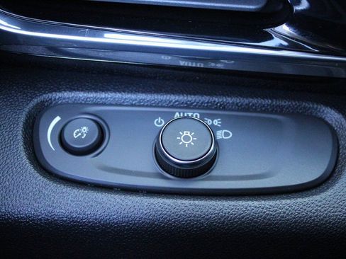 Used 2025 Buick Envista Sport Touring w/ Convenience II Package image 27