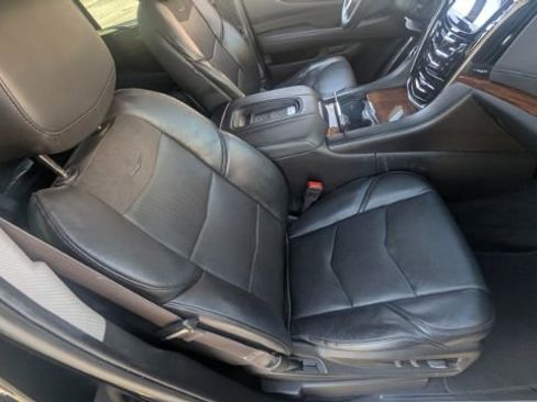 Used 2015 Cadillac Escalade Premium image 19