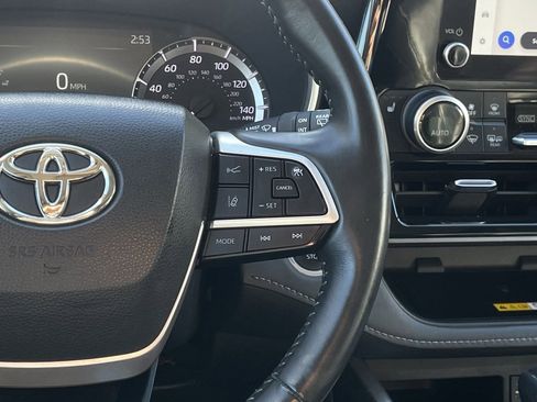 Used 2024 Toyota Highlander LE image 14