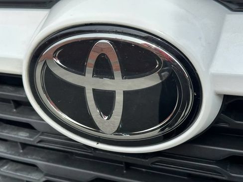 Used 2025 Toyota RAV4 XLE AWD/4WD image 9