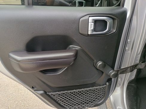 Used 2018 Jeep Wrangler Unlimited Sport image 14