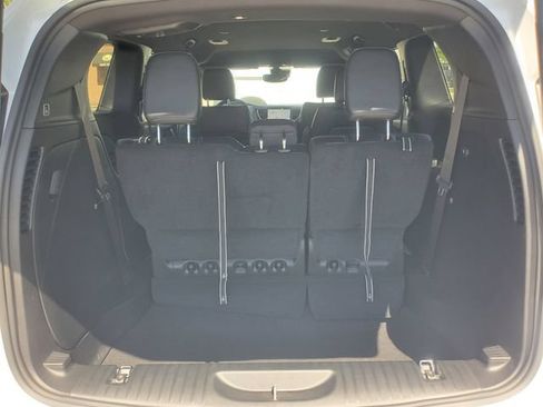New 2027 Chrysler Pacifica Select FWD image 9