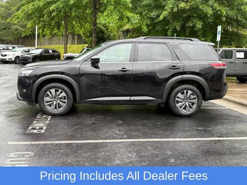 Used 2024 Nissan Pathfinder SV FWD image 5
