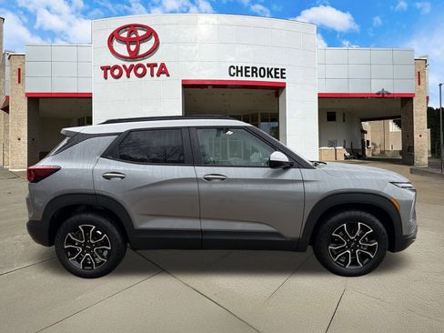 Used 2024 Chevrolet TrailBlazer ACTIV w/ Driver Confidence Package image 4