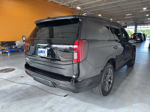 Used 2025 Ford Expedition Platinum w/ Stealth Performance Package AWD/4WD image 5