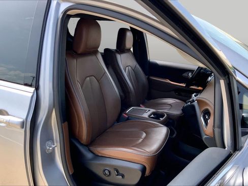 Used 2019 Chrysler Pacifica Limited w/ Advanced Safetytec Group FWD image 9