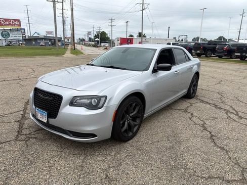 Used 2020 Chrysler 300 Touring w/ Sport Appearance Package RWD image 3