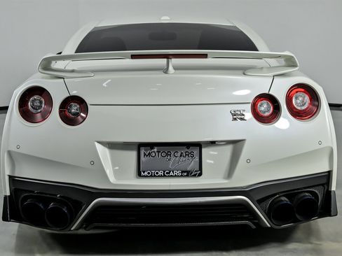 Used 2019 Nissan GT-R Premium w/ Premium Interior Package image 12