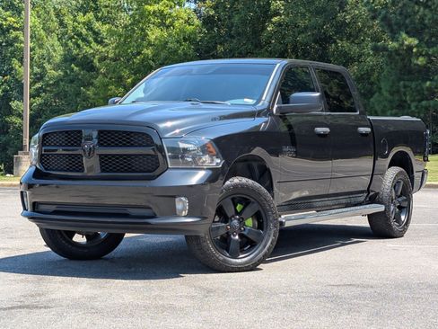 Used 2017 RAM 1500 Express w/ Black Ram 1500 Express Group AWD/4WD image 4