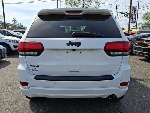 Used 2018 Jeep Grand Cherokee Altitude AWD/4WD image 4