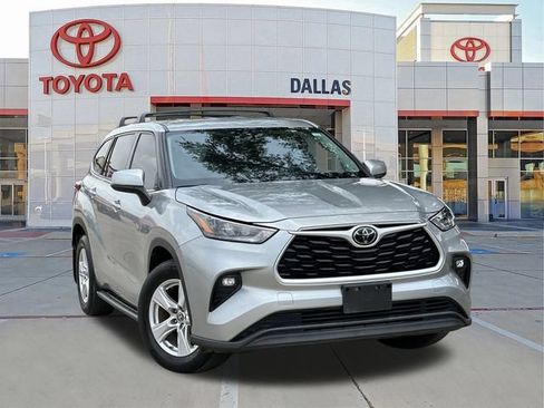 Used 2020 Toyota Highlander LE AWD/4WD image 1