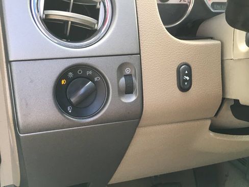 Used 2005 Ford F150 King Ranch AWD/4WD image 21