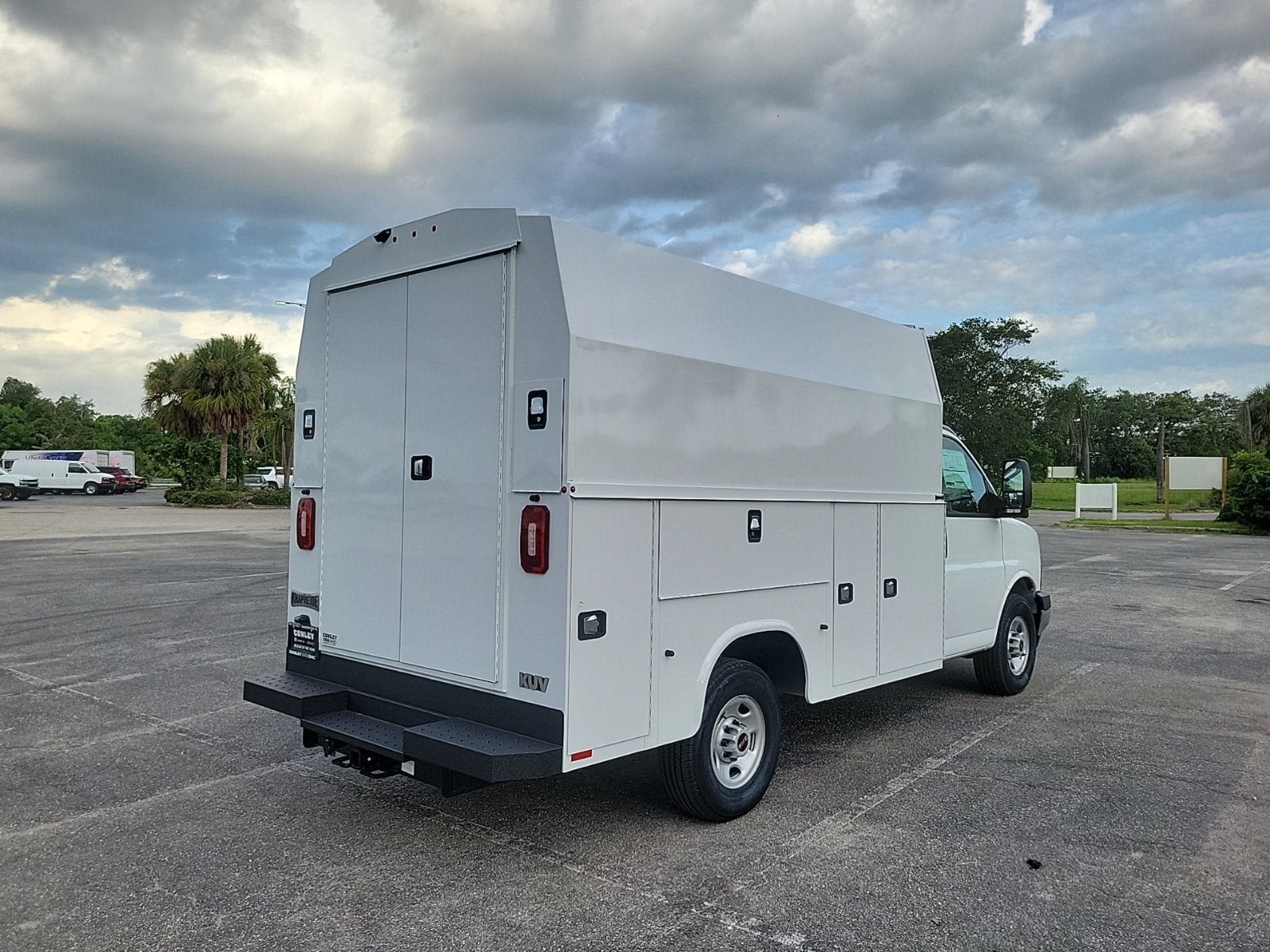 New 2025 GMC Savana 3500 w/ Power Convenience Package RWD image 5