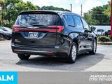 Used 2023 Chrysler Pacifica Touring-L image 6