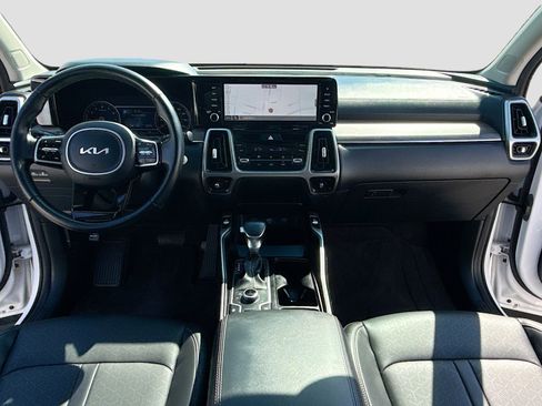 Used 2022 Kia Sorento S w/ Panoramic Sunroof Package AWD/4WD image 3