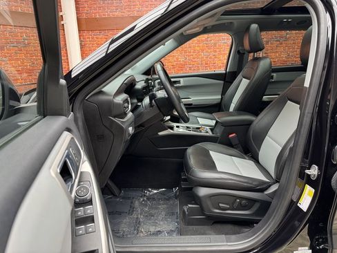 Certified 2022 Ford Explorer XLT w/ Equipment Group 202A image 22