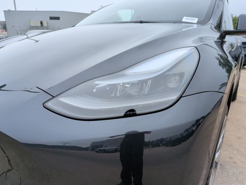 Used 2024 Tesla Model Y 2WD image 6
