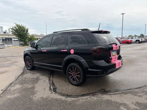 Used 2019 Dodge Journey SE w/ Blacktop Package FWD image 4
