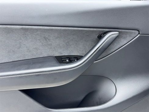 Used 2021 Tesla Model Y Long Range image 42