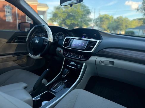 Used 2017 Honda Accord EX image 12