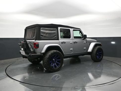 Used 2019 Jeep Wrangler Unlimited Sahara AWD/4WD image 7