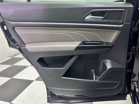 Used 2021 Volkswagen Atlas Cross Sport SE image 18