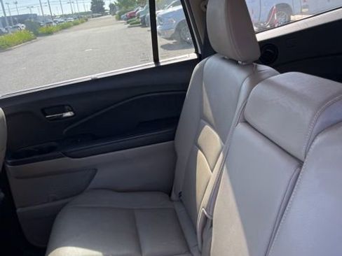 Used 2016 Honda Pilot Touring image 8