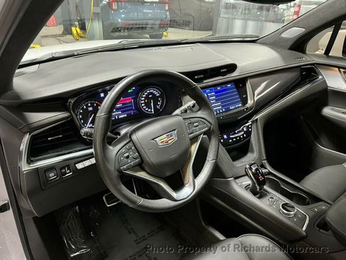 Used 2024 Cadillac XT6 Sport w/ LPO, ONYX Package image 17