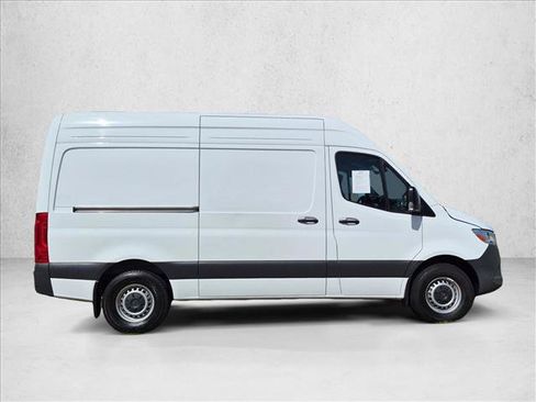Used 2025 Mercedes-Benz Sprinter 2500 image 4
