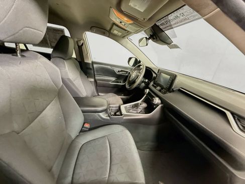 Used 2020 Toyota RAV4 XLE FWD image 25