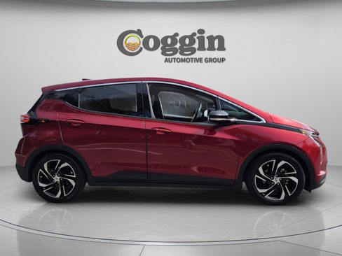 Certified 2023 Chevrolet Bolt LT w/ Infotainment Package FWD image 6