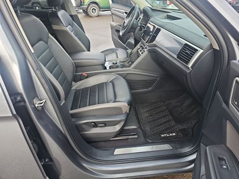 Used 2022 Volkswagen Atlas SEL Premium image 18